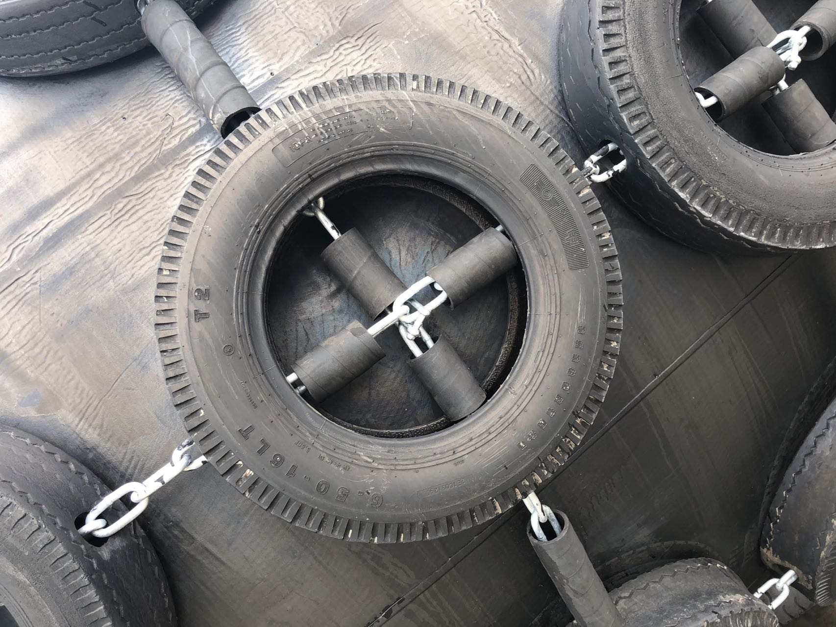 Yokohama Trelleborg 50kpa 80kpa forklift type 2.0x3.5 pneumatic marine rubber fender price