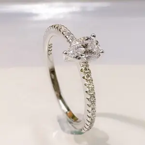 Mujeres pera diamante Cubic Zirconia compromiso nupcial anillo de bodas al por mayor