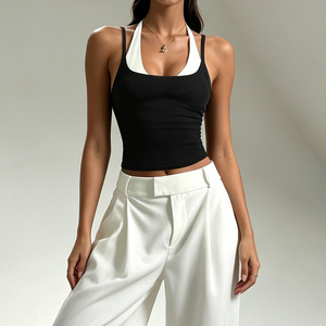Top Corto de Punto Versátil Estilo Deportivo Americano con Bloques de Color Blanco y Negro, Efecto de Capas, Cuello Halter y Tirantes, Ajuste Delgado para Verano - Product Image 1