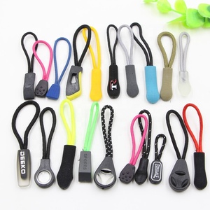 Nhà Máy Trực Tiếp Cung Cấp Trang Trí Nhựa Dây Kéo Kéo PVC Dây Kéo Thanh Trượt Và Puller Bền Thanh Lịch Nhựa Dây Kéo Thanh Trượt/Puller - Product Image 1