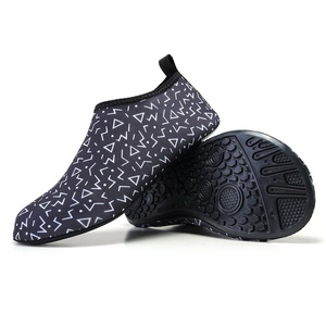 2024 nuovo commercio all'ingrosso <span class=keywords><strong>scarpe</strong></span> da acqua <span class=keywords><strong>veloce</strong></span> asciutto antiscivolo a buon mercato all'aperto spiaggia di nuoto sport acquatici a piedi a monte <span class=keywords><strong>scarpe</strong></span> per gli uomini delle donne - Product Image 5