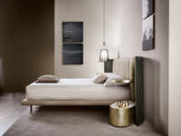 Magnifiques lits en cuir blanc à grande tête de lit et dossier haut pour couples, ensemble de chambre à coucher italien, lit king size de luxe de designer italien