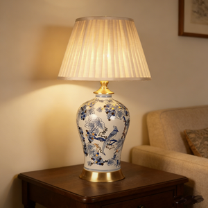 <span class=keywords><strong>Lampe</strong></span> <span class=keywords><strong>de</strong></span> <span class=keywords><strong>chevet</strong></span> en céramique bleue et blanche à motif d'oiseaux et <span class=keywords><strong>de</strong></span> raisins, style oriental, avec abat-jour plissé. - Product Image 5