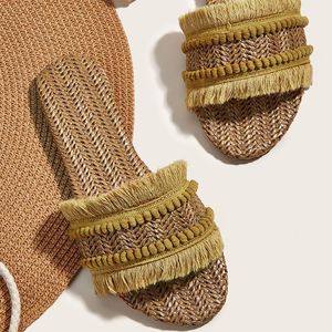 Sandales plates pour femmes à bout ouvert avec pompon et bride unique, respirantes, pour l'été, usage quotidien, taille adulte A630-2 - Product Image 4