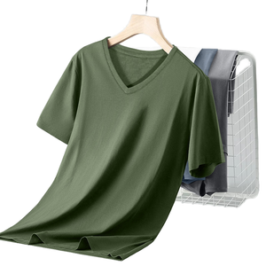 T-shirt décontracté pour homme en coton 100% personnalisé OEM, col en V, coupe ajustée, couleur unie, sérigraphié, teint en pièce, écologique - Product Image 1