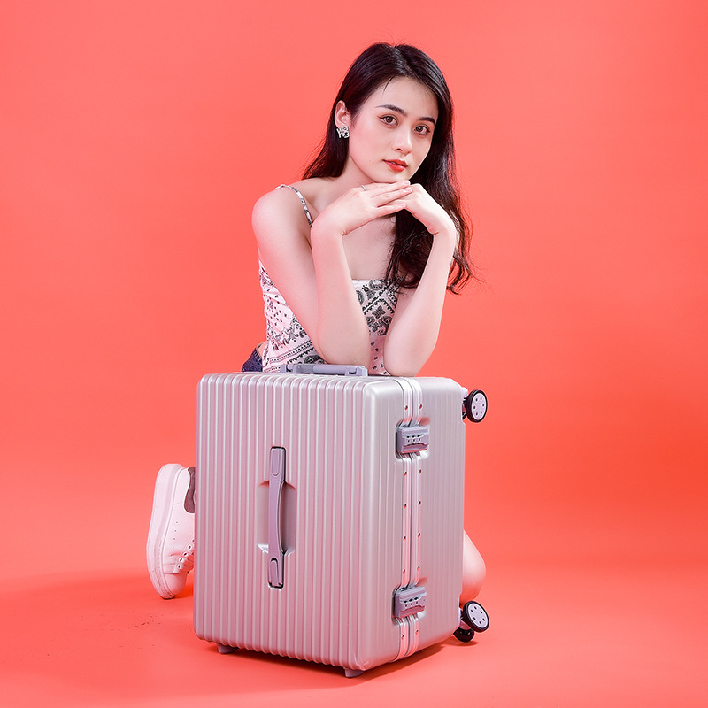 Boîte à tabouret de luxe argentée et élégante, ouverte sur le dessus, avec fermeture éclair