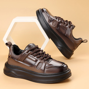 Zapatillas de cuero negras para hombre, colección Primavera 2026: Calzado casual versátil con suela gruesa y diseño que aumenta la altura - Product Image 4