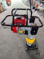 Pilonneuse thermique à essence 7,5 CV, force d'impact 1,6 t, masse de compression 85 kg pour le compactage des sols et des fondations routières