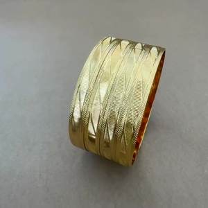 Pulseras de Acero Inoxidable Chapadas en Oro de 24K para Mujer, Estilo Moderno para Fiestas, Venta al por Mayor con Precio de Descuento - Product Image 1