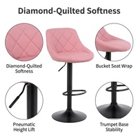 Chaises de bar enveloppantes de style élégant, en cuir matelassé losanges, avec base métallique pivotante et réglable, pour zones de réception de spa de luxe