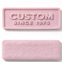 Badge en microfibre et silicone 3D avec logo en relief à coudre pour vestes, sacs à dos, casquettes, chapeaux, uniformes, sacs – Vente en gros, OEM