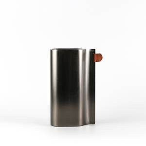 Ensemble de fleurs à une oreille en titane noir galvanisé Grands petits vases en métal Plateau en cuir Pot à <span class=keywords><strong>vin</strong></span> Vase de table en <span class=keywords><strong>verre</strong></span> à <span class=keywords><strong>vin</strong></span> - Product Image 4