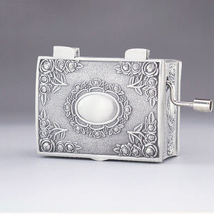 Elf Princess Rose Flower Caja <span class=keywords><strong>de</strong></span> música con manivela Mini caja <span class=keywords><strong>de</strong></span> música <span class=keywords><strong>de</strong></span> metal <span class=keywords><strong>Castillo</strong></span> en el cielo Recuerdo creativo - Product Image 4