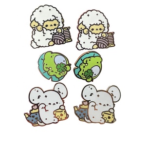 Spilla in Smalto Nero con Design di Personaggi Animali Cartoon, Estetica Placcata in Metallo e Logo Commemorativo - Product Image 5