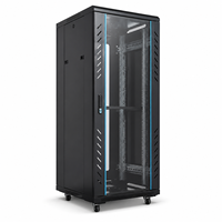 Baie de serveur noire 19 pouces 4U-42U en SPCC personnalisée, porte en verre trempé anti-rayures à 5 couches, ventilations verrouillables OEM/ODM pour centre de données et réseau