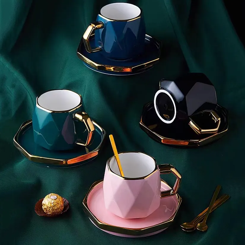 Vente en gros Tasse à café et soucoupe en céramique de luxe Tasse à café réutilisable en céramique bleu rose noir doré