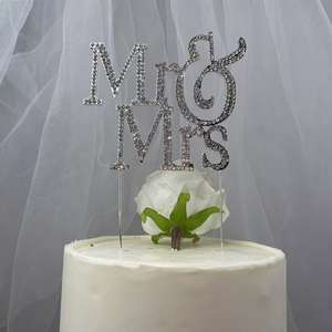 MR & Mme DGC-067 Décorations de gâteau de mariage élégantes en alliage de zinc avec de magnifiques strass pour le seigneur et la seigneurie - Product Image 3