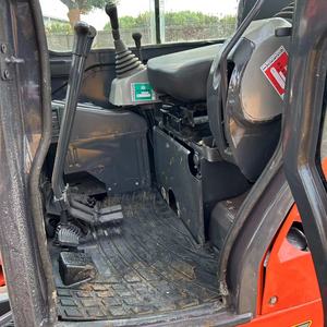 รถขุดขนาดเล็ก 3.5 ตัน ยี่ห้อ KUBOTA รุ่น U-35 แบบตีนตะขาบ ประหยัดน้ำมัน ใช้สำหรับงานเกษตร นำเข้าจากญี่ปุ่นแท้ มือสอง - Product Image 3