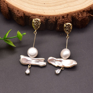 Boucles d'oreilles pendantes en perles blanches, style minimaliste moderne, brillantes, confortables à porter, bijoux de mode féminins, fête, mariage - Product Image 3
