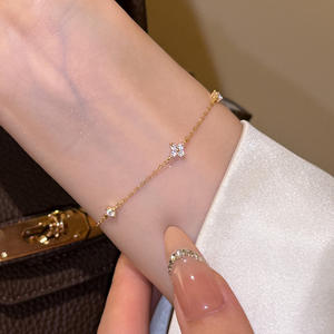 Pulsera de Plata de Ley 925 con Trébol de Cuatro Hojas y Circonita Cúbica para Mujer - Joyería de la Suerte para Bodas - Product Image 3