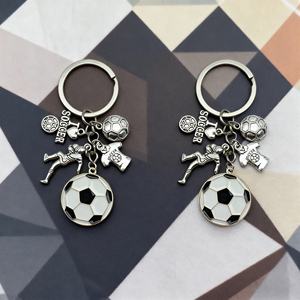Porte-clés en métal personnalisé créatif en gros, design logo d'équipe de football, souvenir, porte-clés de football pour cadeaux promotionnels d'entreprise - Product Image 2