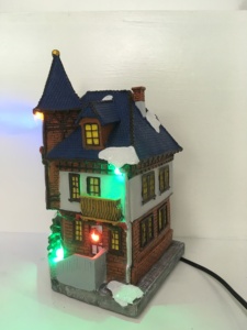 Belle <span class=keywords><strong>maison</strong></span> <span class=keywords><strong>de</strong></span> noël avec décoration LED, <span class=keywords><strong>maison</strong></span> <span class=keywords><strong>de</strong></span> Village <span class=keywords><strong>de</strong></span> noël, <span class=keywords><strong>maison</strong></span> cadeaux artisanaux en résine pour la décoration <span class=keywords><strong>de</strong></span> la <span class=keywords><strong>maison</strong></span> - Product Image 3