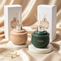 Diffuseur de parfum en verre avec motif floral élégant, flacon vide personnalisé coloré et boîte d'emballage sur mesure