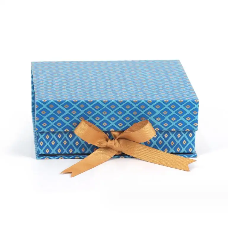 Manyetik flap kozmetik kutusu ile özel lüks siyah sert karton kutu hediye paketleme