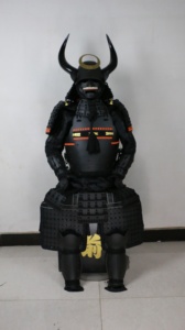 Traje <span class=keywords><strong>de</strong></span> Guerrero Japonés Yoroi <span class=keywords><strong>de</strong></span> Tamaño Real con Cuernos <span class=keywords><strong>de</strong></span> Toro para Exhibición o <span class=keywords><strong>Alquiler</strong></span> en Tiendas - Product Image 3