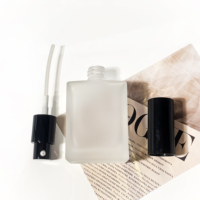 Vente en gros de flacons de parfum en verre de 50 ml, fabrication sur mesure, emballage en verre rectangulaire de luxe, flacon de parfum vide avec pompe pulvérisatrice