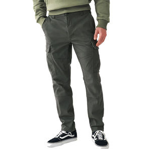Pantalon cargo moderne pour homme, coupe ajustée avec jambes fuselées et poches discrètes, idéal pour un style décontracté raffiné, du bureau au week-end. - Product Image 2