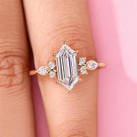 Bague de fiançailles en or jaune massif 10K/14K/18K avec diamant de laboratoire taille hexagonale étagée de 0,5 à 3 carats et pierre latérale en forme de poire, certifiée IGI VS VVS