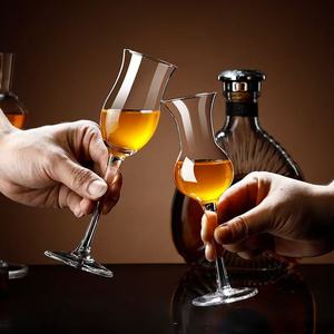 M Graceful Tulip Design Whisky Snifer Cognac Brandy Goblet Hecho a mano Crystal Whisky <span class=keywords><strong>Copita</strong></span> Nosing Glass Licor Copa de degustación de vino - Product Image 3