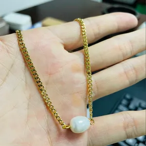 Mode collier de perles d'eau douce femmes à la main clavicule chaîne titane acier 18K or couleur préservation collier bijoux