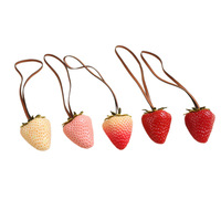 Porte-clés et pendentif de sac en résine imprimée 3D motif fraise, écologique, durable, mignon, accessoire de bijouterie et décoration