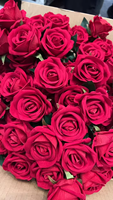Groothandel Kunstmatige Fluweelrode Rozen Bloemstukken Realistisch Zacht voor Bruiloft Afstuderen Kerst Evenementen Feesten Huisdecoratie