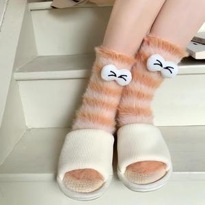 <span class=keywords><strong>Chaussettes</strong></span> en polaire corail pour femmes, motif 3D de dessin animé, ultra douces, confortables, mi-mollet, <span class=keywords><strong>chaussettes</strong></span> d'hiver pour le sol, <span class=keywords><strong>chaussettes</strong></span> mignonnes pour la maison, épaisses, antidérapantes, <span class=keywords><strong>chaussettes</strong></span> de sommeil - Product Image 3
