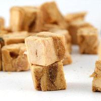 Cubes de saumon lyophilisés sans céréales, hypoallergéniques, friandises riches en oméga-3 pour la peau et le pelage, snacks pour chiens et chats, vente en gros et marque privée