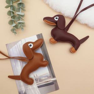 Porte-clés de luxe en cuir PU personnalisé pour chien, breloque de sac, pendentif, porte-clés de voiture – Grande Vente - Product Image 6