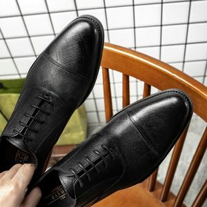 Botas Chelsea Clásicas con Punta Redonda, Casuales, de Cuero Genuino, Grabadas y Pintadas a Mano, con Suela Suave, Ligeras, Estilo Británico - Product Image 2