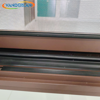 Muchos propietarios de villas de lujo optan por ventanas abatibles de aluminio de doble modo eléctrico y manual para una operación diaria sencilla
