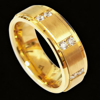 Bague de Fiançailles en Moissanite pour Homme, Plaqué Or 18K, en Carbure de Tungstène Brossé avec Incrustation de Zircon Cubique, Vente en Gros CNC par Cheng Jewelers