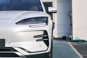Auto Eléctrico BYD Song Plus 2025 de Cuatro Ruedas - Product Image 3