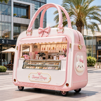 Carrito de Postres con Forma de Bolso Rosa Personalizado, Escultura de Arte en Fibra de Vidrio para Centro Comercial