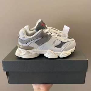 Chaussures pour enfants de qualité supérieure 9060 – <span class=keywords><strong>Baskets</strong></span> décontractées légères à lacets pour garçons et filles, idéales pour l'extérieur - Product Image 2