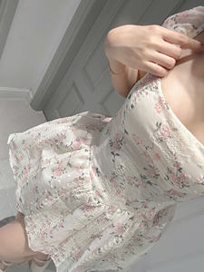 Robe Courte Corset à Manches Bouffantes Florales, Col Carré, Style Féminin Doux, Fabrication OEM au Vietnam - Product Image 4