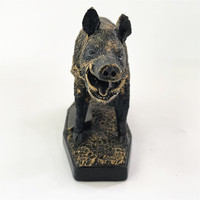 Statue de trophée de sanglier sauvage en résine sur mesure Sus Scrofa avec des crocs