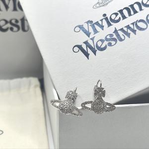 Boucles d'oreilles pour femmes en pierre naturelle Saturne, style classique, entièrement serties de diamants, en matériau autre que le diamant, fabriquées par Vivian West Queen Mother Grace, luxe léger - Product Image 2