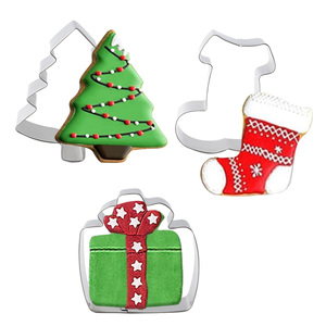 Juego de 3 Cortadores de Galletas Navideños de Acero Inoxidable, Moldes Pequeños para Pasteles con Árbol de Navidad, Calcetín y Regalo, Accesorios para Hornear en Navidad - Product Image 1