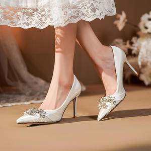 Zapatos de tacón de aguja plateados con pedrería para novias, elegantes y cómodos para uso prolongado, ideales para bodas y eventos sociales 2026 - Product Image 4